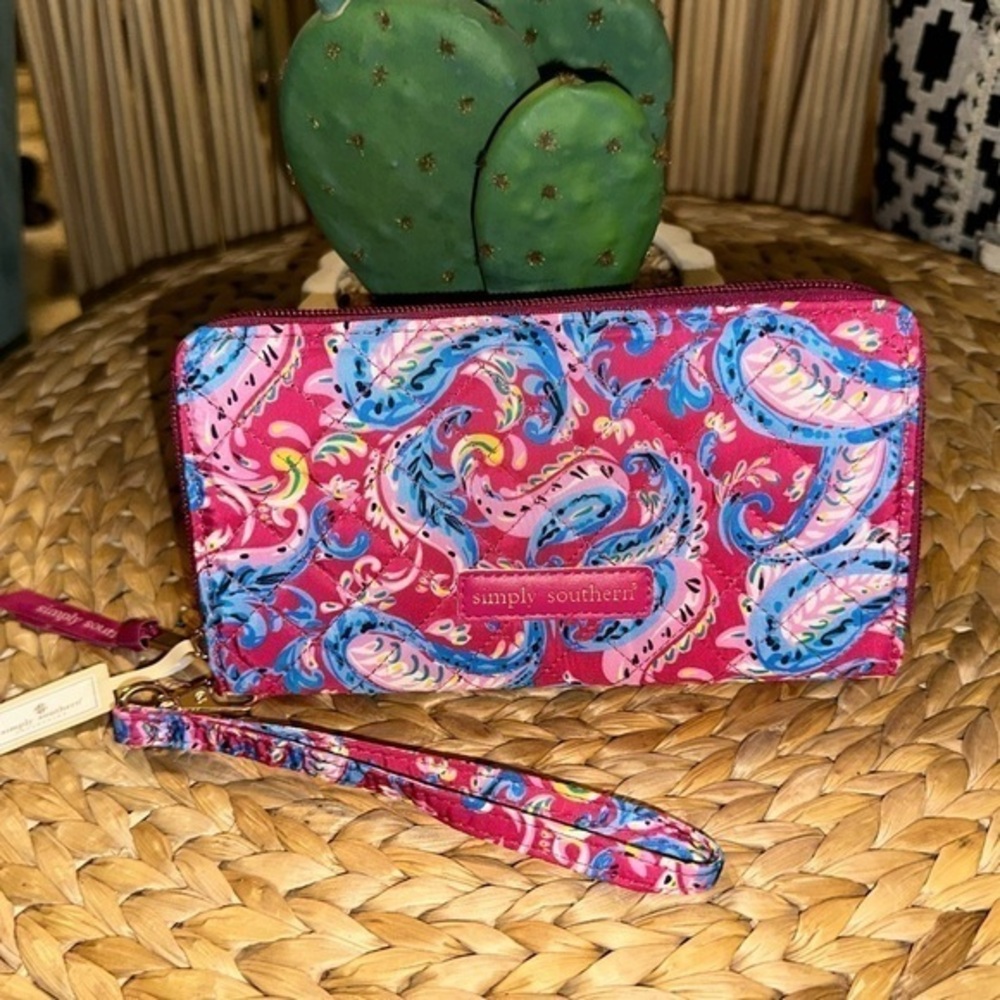 NWT Simply Southern Quilted Phone Wallet Zip Closure